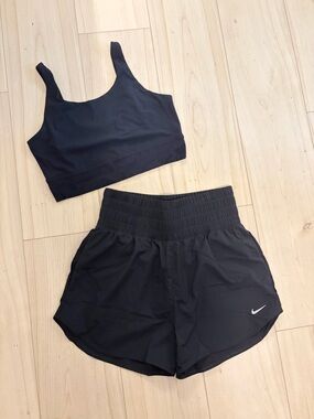 Nike Set - high waist shorts and yoga crop top